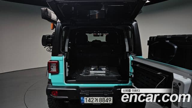 Jeep Wrangler 2021 — ფოტო 20/20