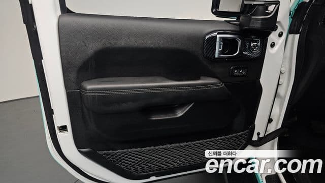 Jeep Wrangler 2021 — Photo 32/33