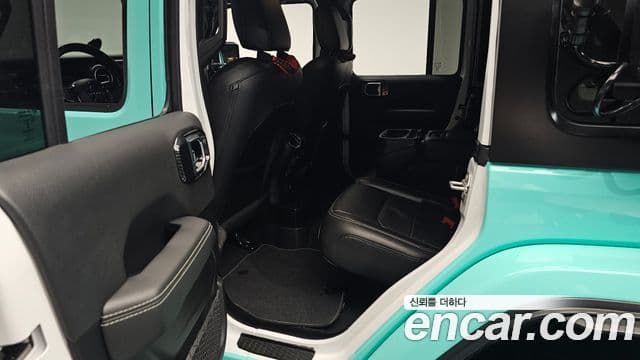 Jeep Wrangler 2021 — Photo 15/33