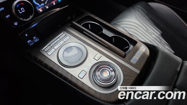 Genesis Electrified G80 2020 — ფოტო 7/20