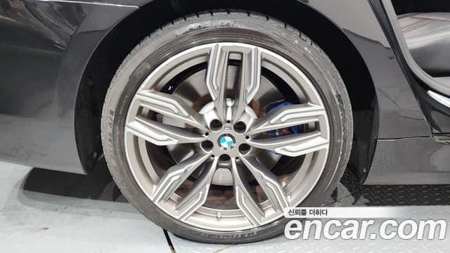 BMW 7 Series 2018 — ფოტო 5/20
