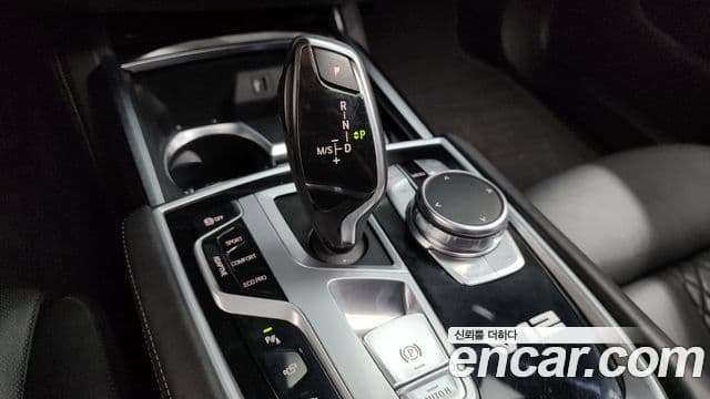 BMW 7 Series 2018 — ფოტო 9/20