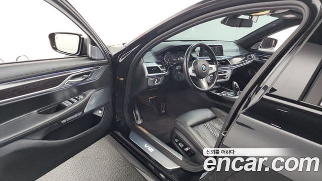 BMW 7 Series 2018 — ფოტო 10/20