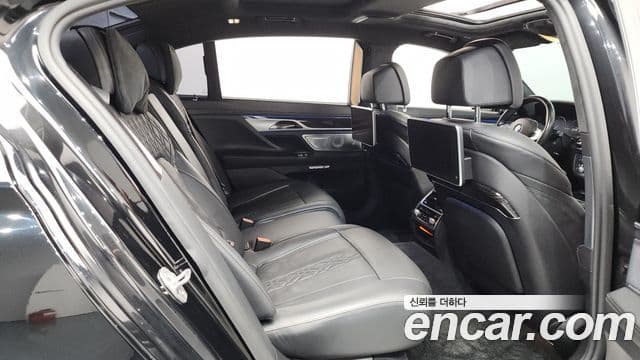 BMW 7 Series 2018 — ფოტო 12/20