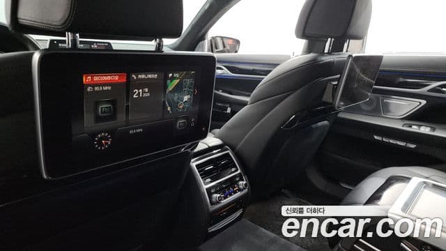 BMW 7 Series 2018 — ფოტო 19/20
