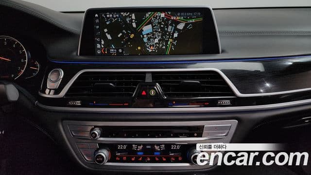 BMW 7 Series 2018 — ფოტო 20/20