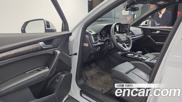 Audi Q5 2022 — Şəkil 10/20
