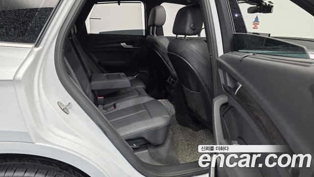 Audi Q5 2022 — Şəkil 12/20