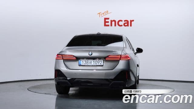 BMW 5 Series 2025 — ფოტო 4/20