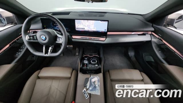 BMW 5 Series 2025 — ფოტო 7/20