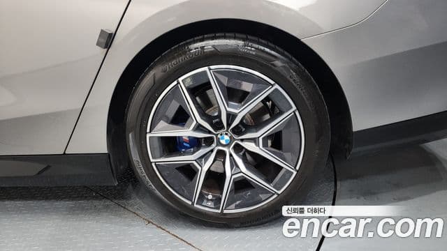 BMW 5 Series 2025 — Photo 12/38