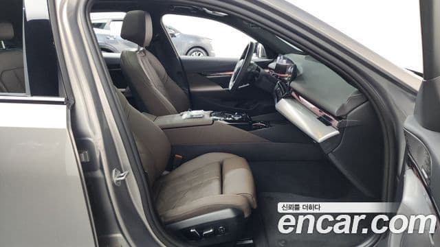 BMW 5 Series 2025 — Photo 24/38