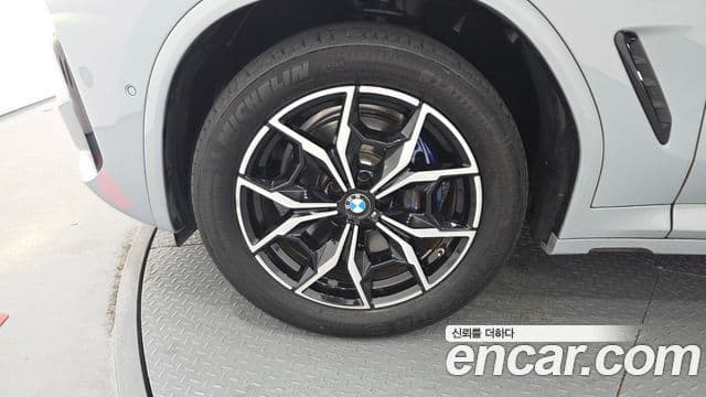 BMW X4 2023 — ფოტო 5/20