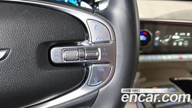 Genesis GV70 2023 — ფოტო 15/20