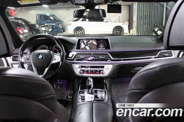 BMW 7 Series 2018 — Şəkil 8/20