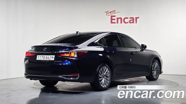 Lexus ES300h 2023 — ფოტო 2/20