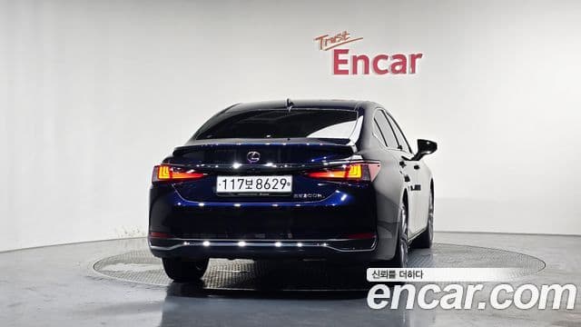 Lexus ES300h 2023 — ფოტო 4/20