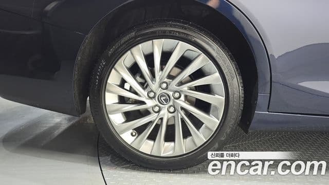 Lexus ES300h 2023 — ფოტო 5/20