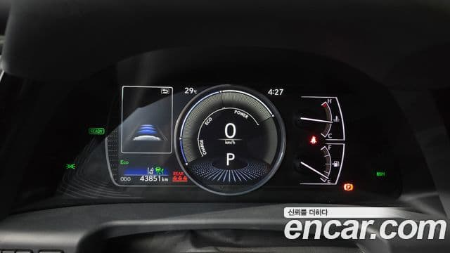 Lexus ES300h 2023 — ფოტო 8/20