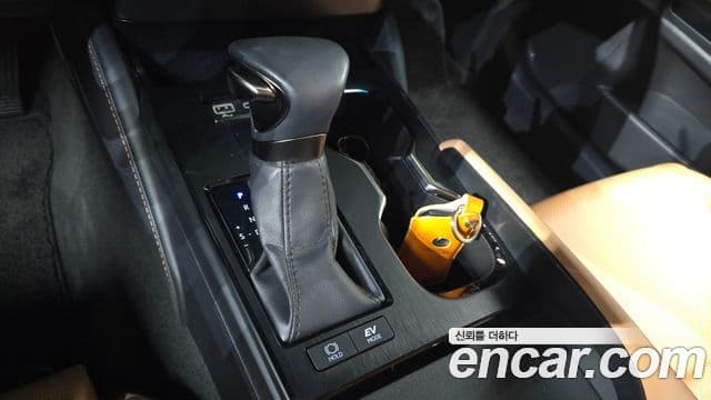 Lexus ES300h 2023 — ფოტო 9/20