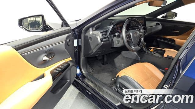 Lexus ES300h 2023 — ფოტო 10/20