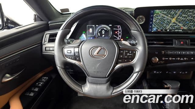 Lexus ES300h 2023 — ფოტო 13/20