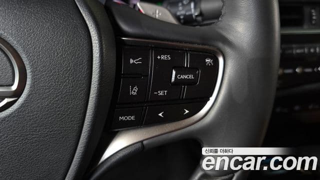 Lexus ES300h 2023 — ფოტო 15/20