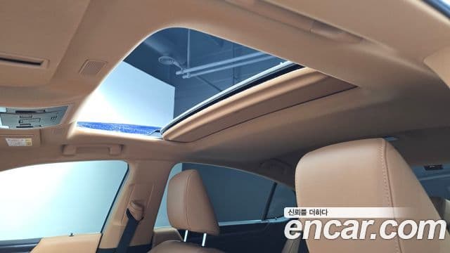 Lexus ES300h 2023 — ფოტო 16/20