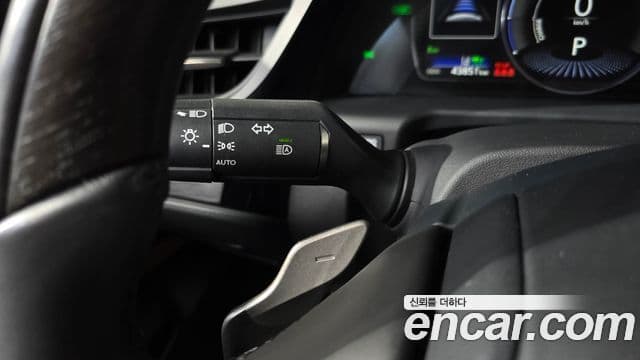 Lexus ES300h 2023 — Photo 21/33