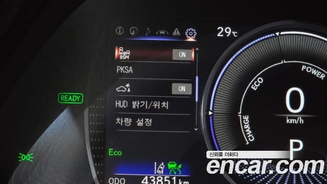 Lexus ES300h 2023 — Photo 30/33