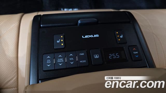 Lexus ES300h 2023 — Photo 14/33