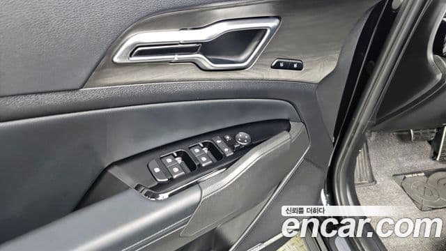 Kia Sportage 2022 — ფოტო 17/20