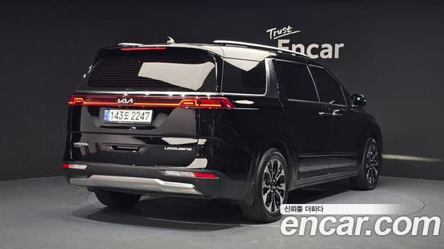 Kia Carnival 2023 — ფოტო 2/20
