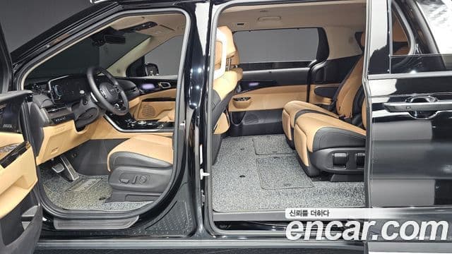 Kia Carnival 2023 — ფოტო 11/20