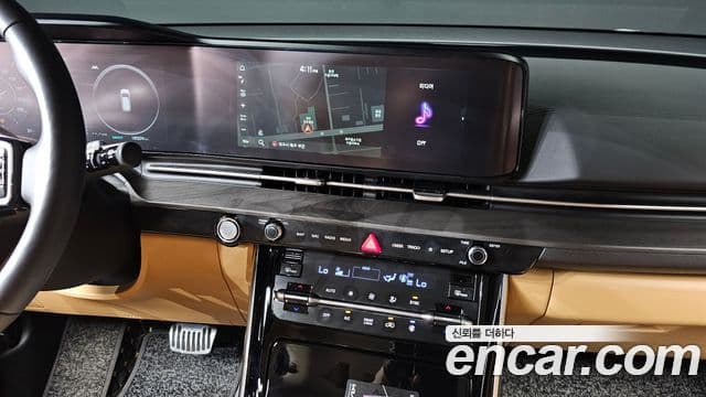 Kia Carnival 2023 — ფოტო 13/20