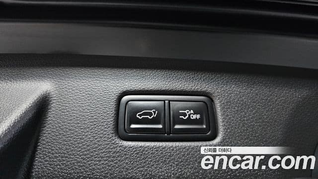 Kia Carnival 2023 — ფოტო 17/20