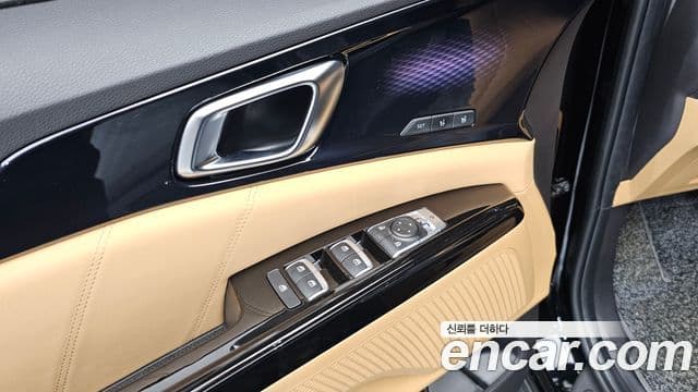 Kia Carnival 2023 — ფოტო 18/20