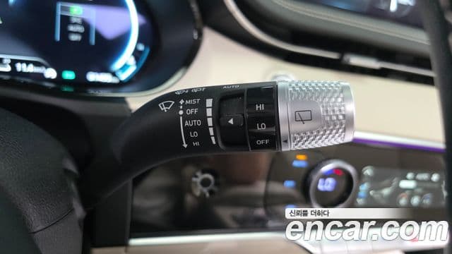 Genesis GV70 2024 — ფოტო 17/20