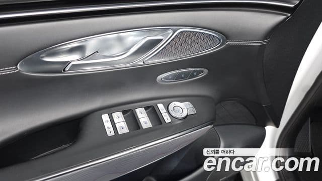 Genesis GV70 2021 — Şəkil 33/37