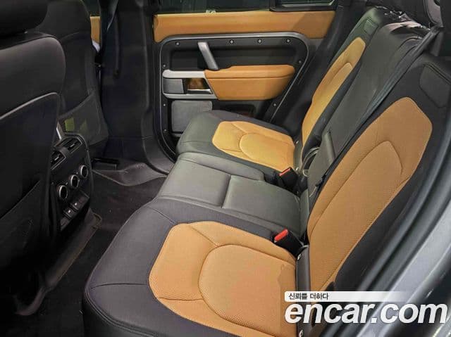 Land Rover Defender 2023 — ფოტო 8/8