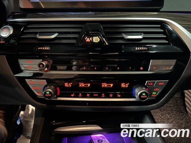 BMW 5 Series 2022 — ფოტო 15/20