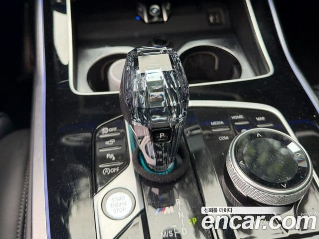 BMW X7 2020 — ფოტო 8/19