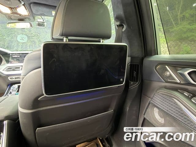 BMW X7 2020 — ფოტო 16/19