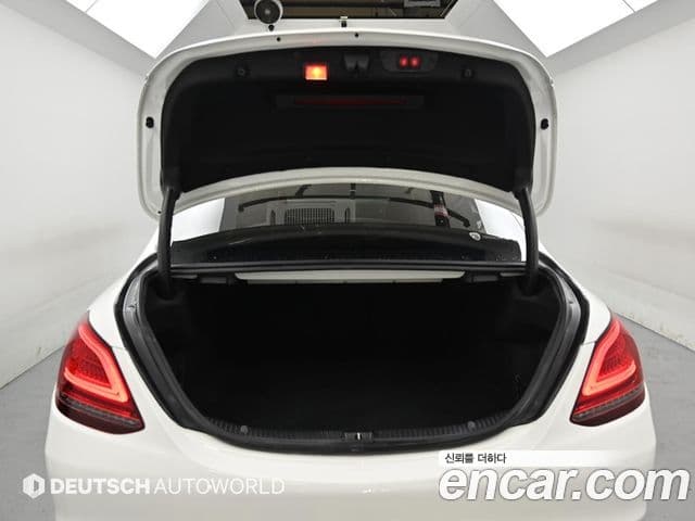 Mercedes-Benz C-Class 2019 — Şəkil 19/20