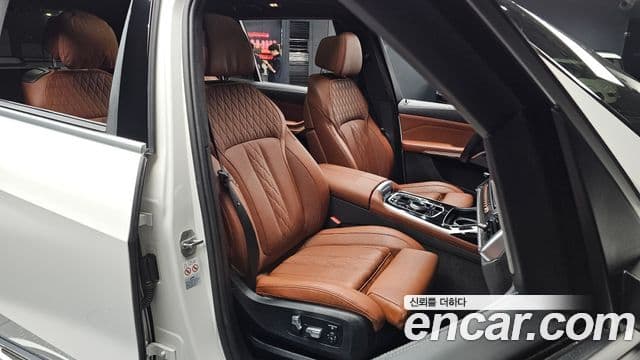 BMW X7 2024 — Фото 10/20