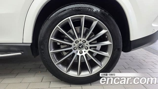 Mercedes-Benz GLE-Class 2023 — Photo 10/36