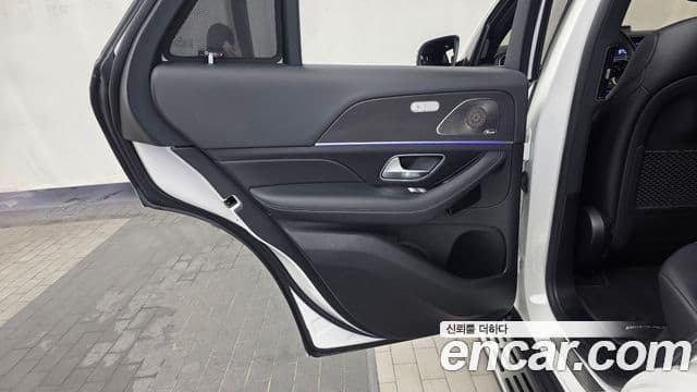 Mercedes-Benz GLE-Class 2023 — Photo 11/36