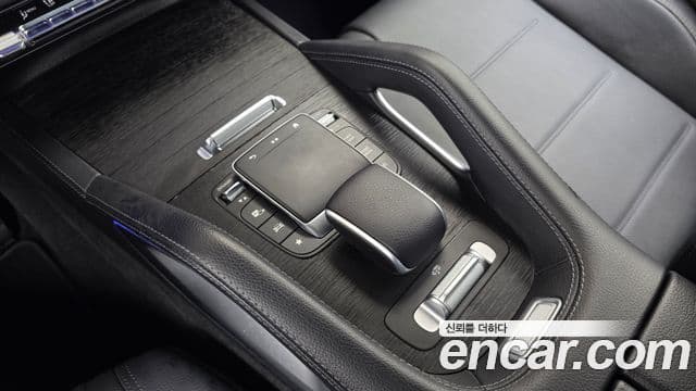 Mercedes-Benz GLE-Class 2023 — Photo 2/36