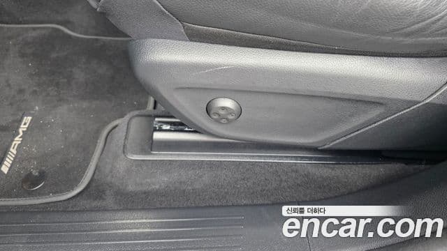 Mercedes-Benz GLE-Class 2023 — Photo 12/36