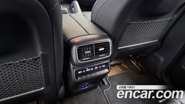 Mercedes-Benz GLE-Class 2023 — Photo 28/36